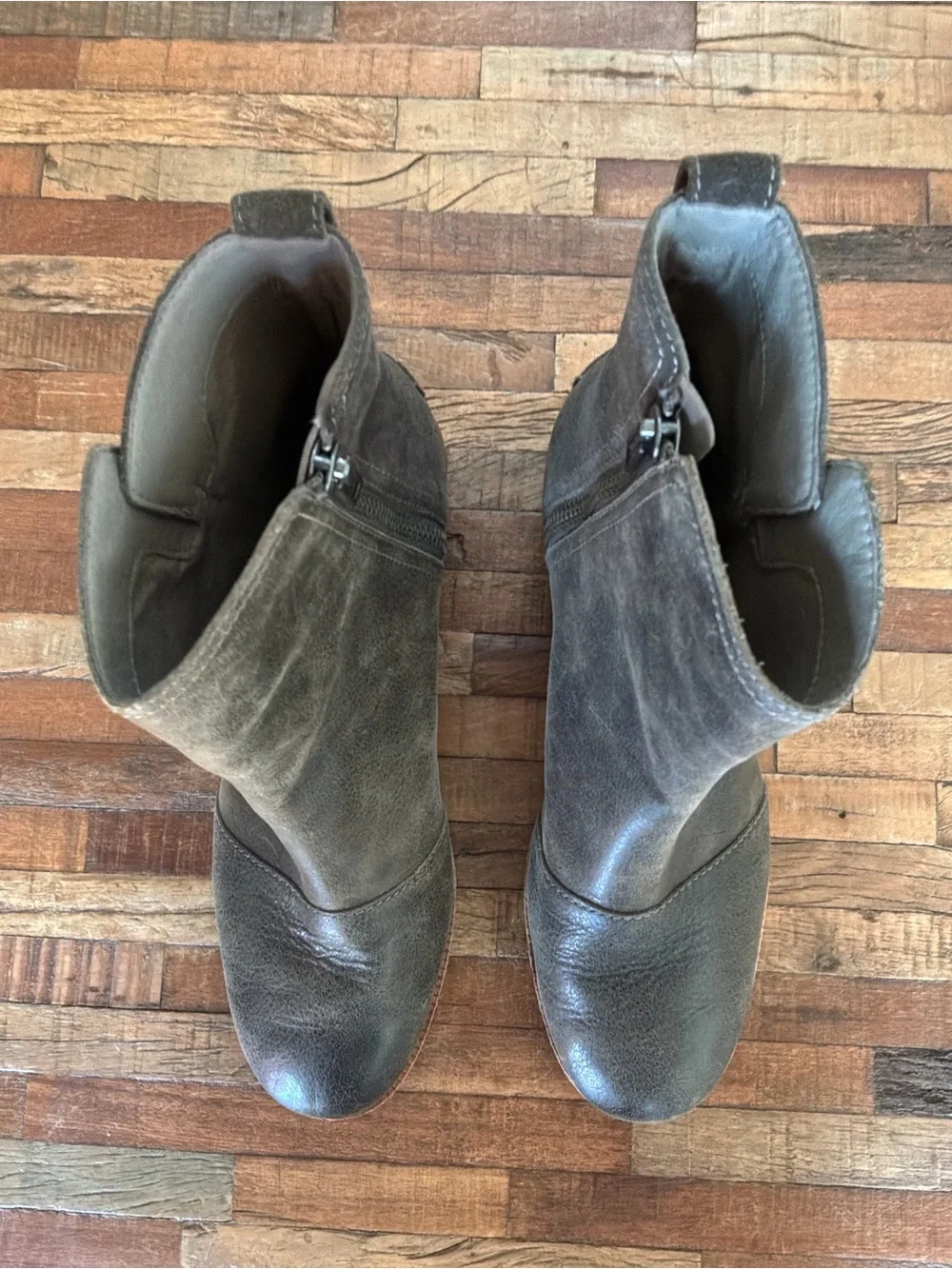 Sorel Gray Leather Ankle Booties with Stacked Heel